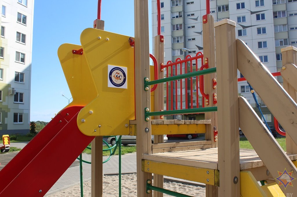 В Бресте появились имиджевые детские площадки в стиле МЧС