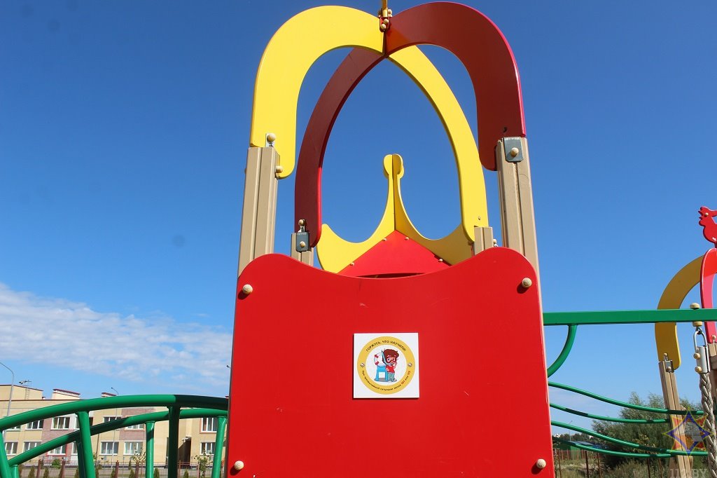 В Бресте появились имиджевые детские площадки в стиле МЧС