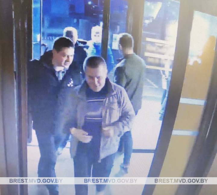В Бресте милиция устанавливает личности мужчин, которые находились в ресторане