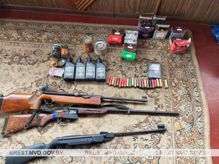 Порох, одноствольное охотничье ружье и патроны обнаружены у жителя Ганцевичского района