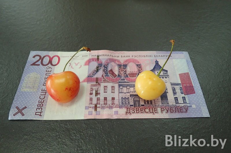 Купили и попробовали самую дорогую черешню на Комаровке: Она стоит в 5 раз больше обычной