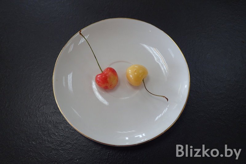 Купили и попробовали самую дорогую черешню на Комаровке: Она стоит в 5 раз больше обычной