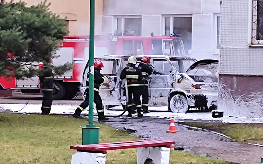 Микроавтобус загорелся в Барановичах