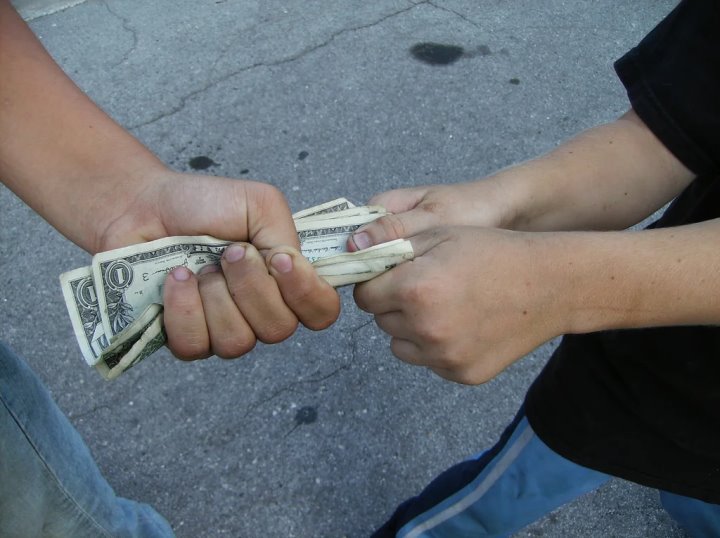 Как правильно давать деньги в долг близким людям, чтобы их не потерять? (и деньги, и родных)