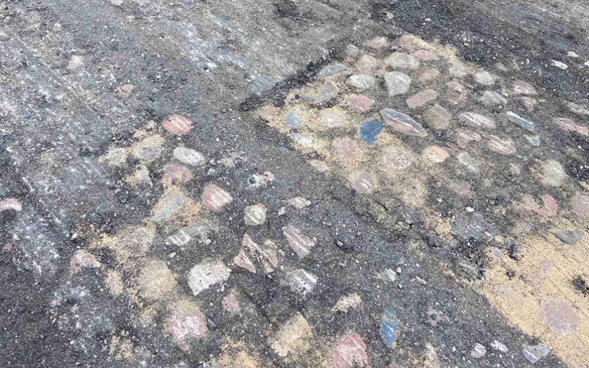 Что обнаружили строители под слоем асфальта на улице Брестской в Барановичах