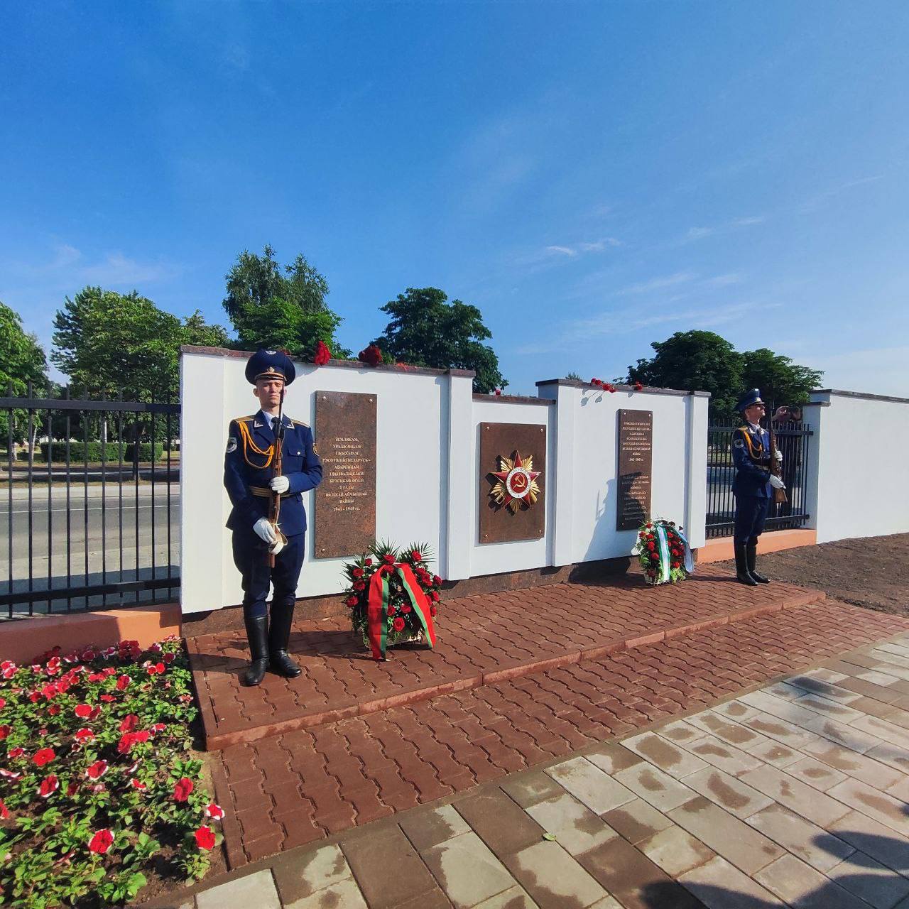 В Бресте на Гарнизонном кладбище открыли Аллею Памяти