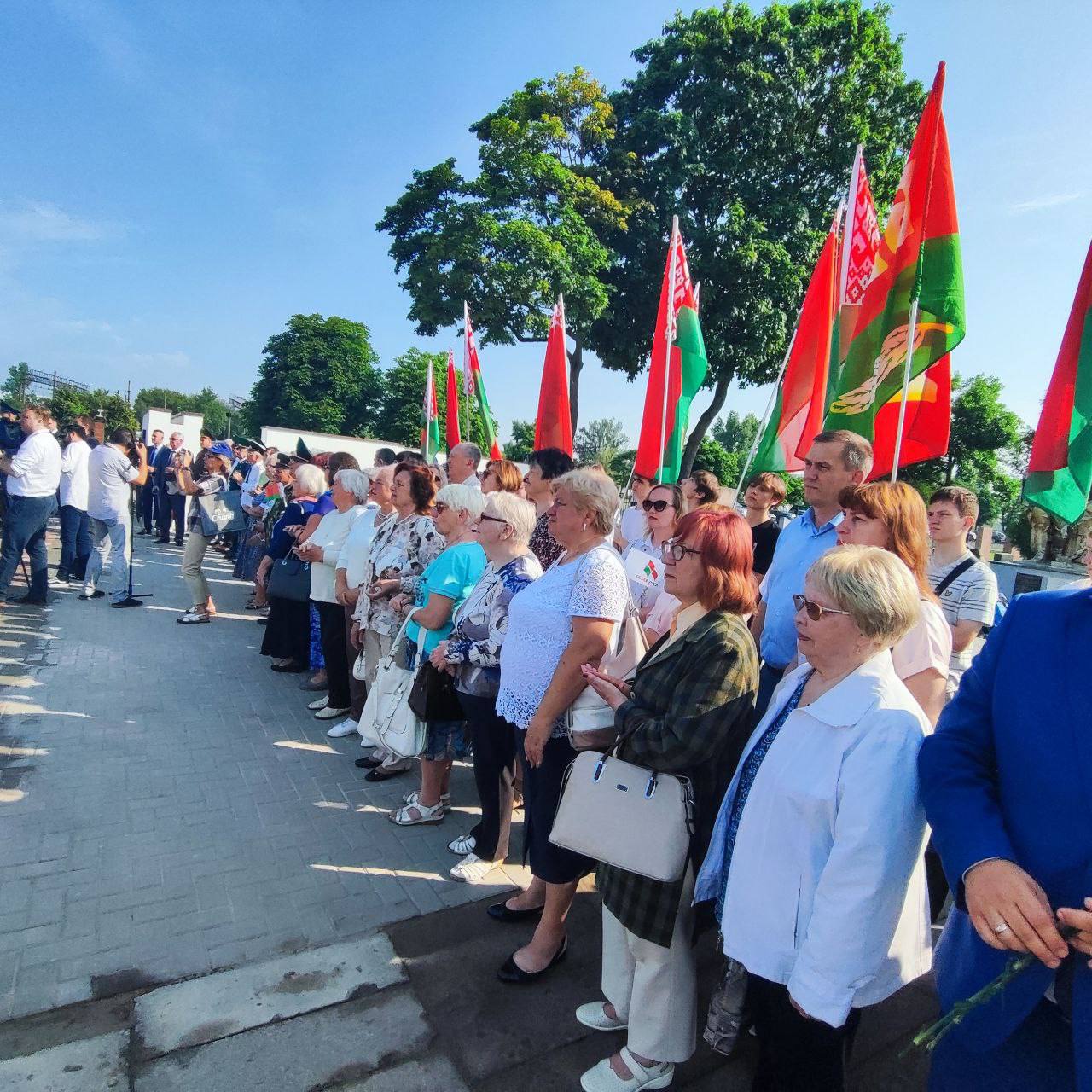 В Бресте на Гарнизонном кладбище открыли Аллею Памяти