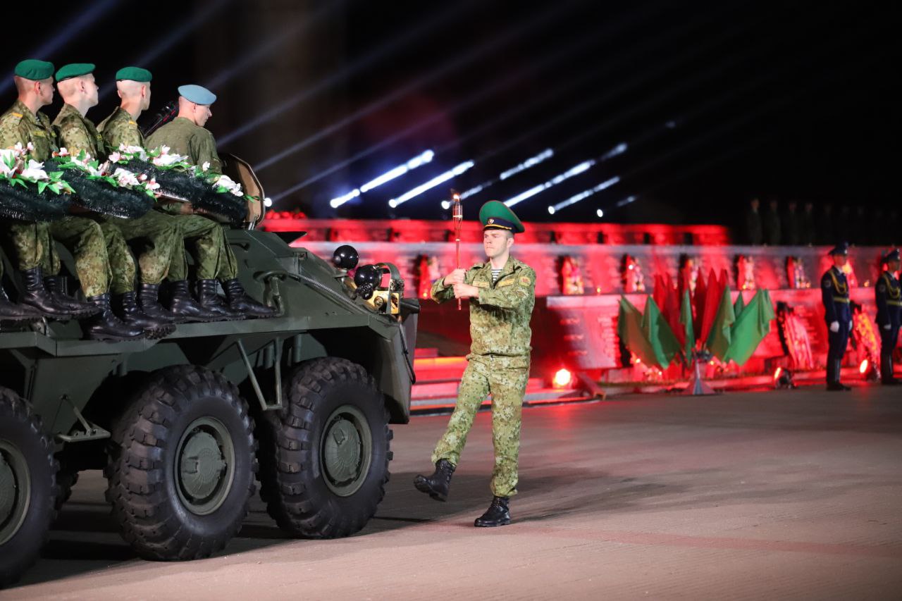 Митинг-реквием проходит в Брестской крепости