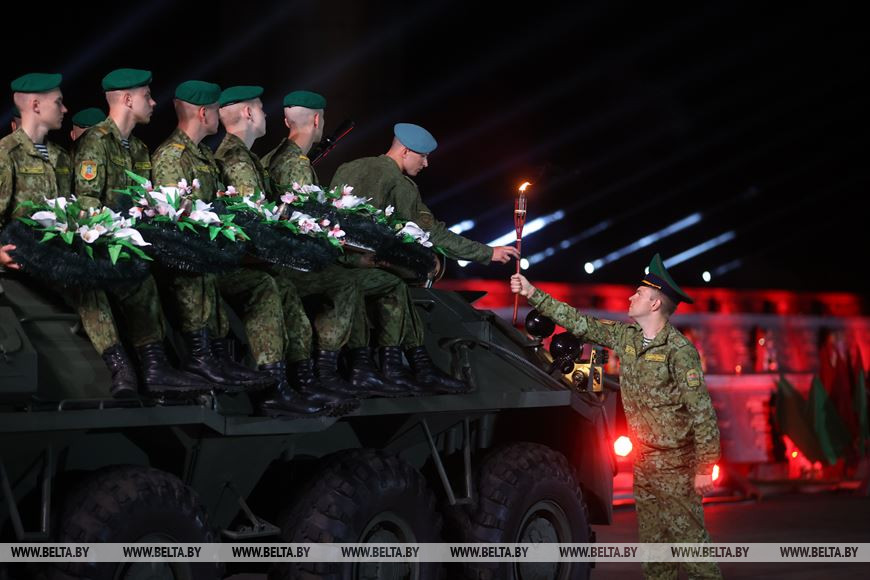 Митинг-реквием проходит в Брестской крепости