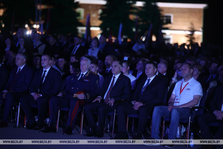 Митинг-реквием проходит в Брестской крепости