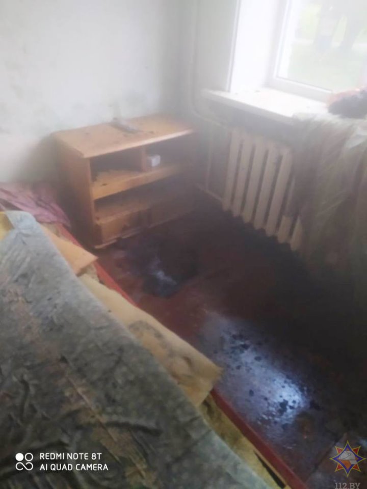 В Бресте на ул. Дубровской произошел пожар в квартире. Работники МЧС спасли мужчину