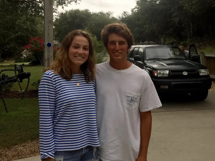 Бросила бутылку с письмом в океан и встретила парня. Эта история рвет TikTok