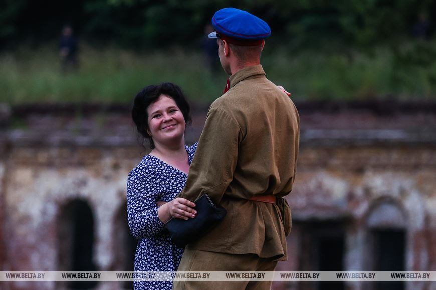 Около 250 белорусских и зарубежных реконструкторов воссоздали эпизоды обороны Брестской крепости