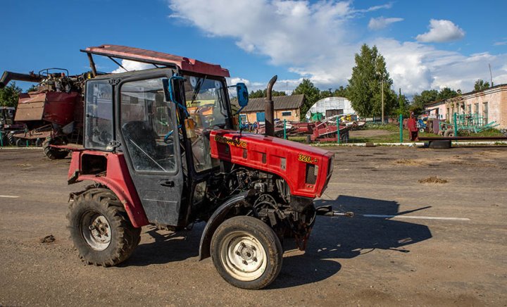 Суд конфисковал трактор у предприятия — ущерб придётся возместить работнику