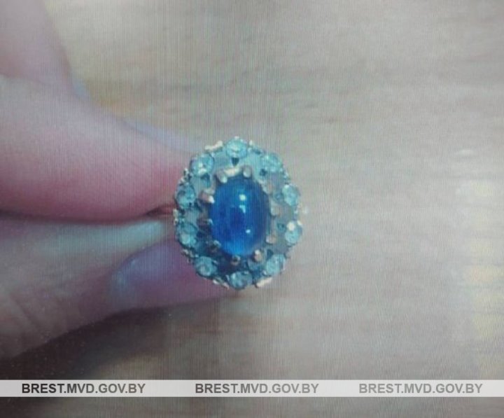 Ювелирные изделия на сумму 12000 долларов украли у жительницы Бреста