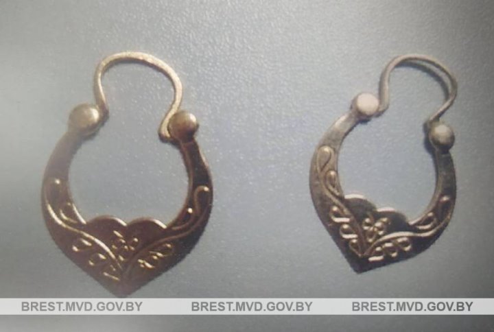 Ювелирные изделия на сумму 12000 долларов украли у жительницы Бреста