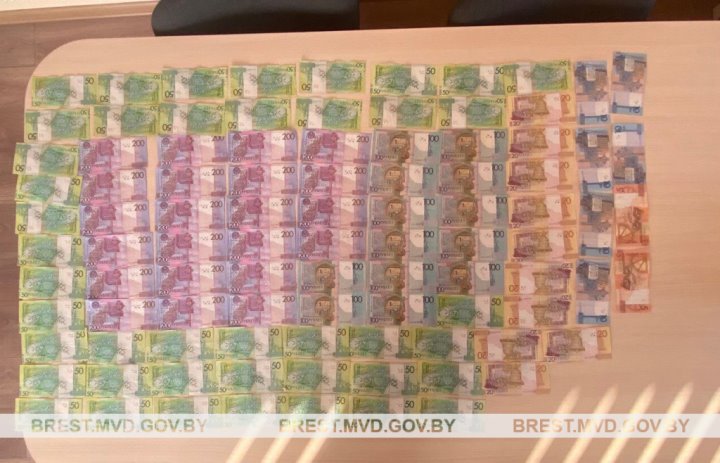 Валютчик с крупной денежной суммой задержан в Иваново