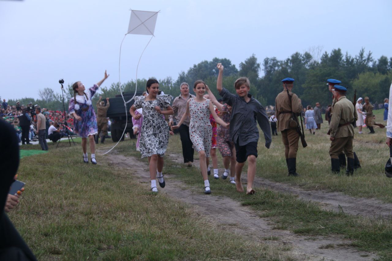 Около 250 белорусских и зарубежных реконструкторов воссоздали эпизоды обороны Брестской крепости