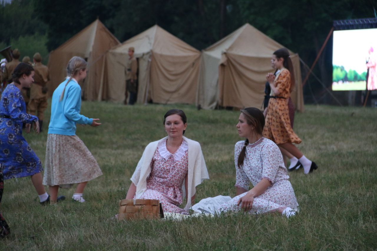 Около 250 белорусских и зарубежных реконструкторов воссоздали эпизоды обороны Брестской крепости