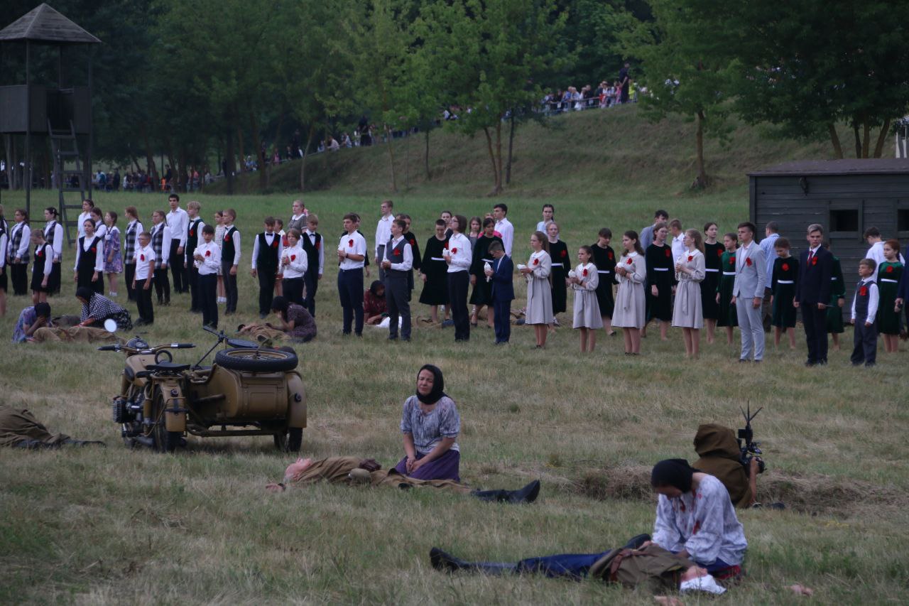 Около 250 белорусских и зарубежных реконструкторов воссоздали эпизоды обороны Брестской крепости