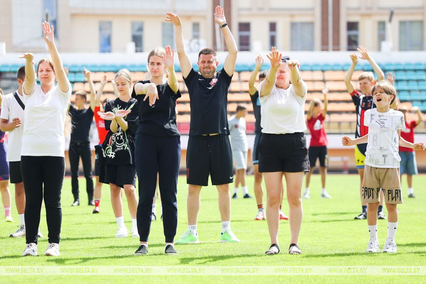 «Народная зарядка» прошла на стадионе «Брестский»