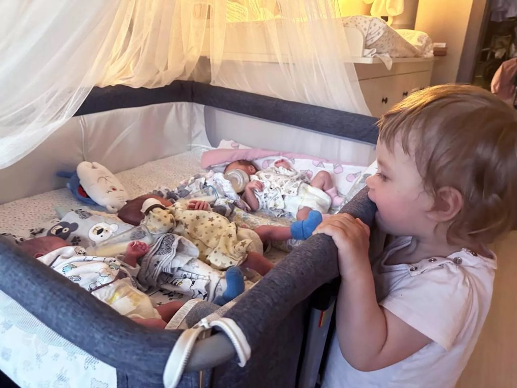 Один случай на 200 миллионов беременностей: гомельчанка родила трех близняшек