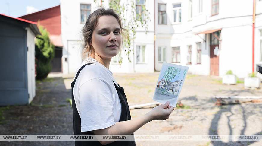 Уволилась с нелюбимой работы и рисует. Брестчанка в скетчах признается в любви родному городу