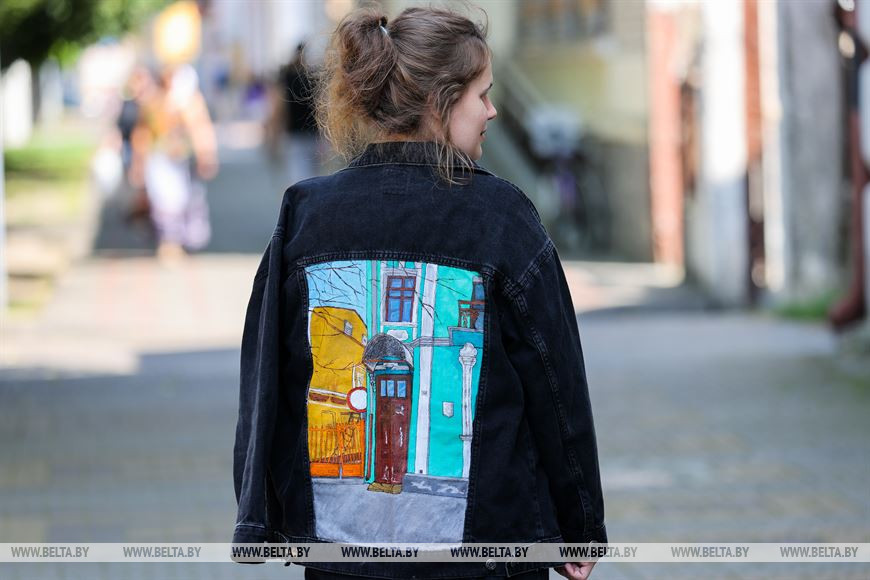 Уволилась с нелюбимой работы и рисует. Брестчанка в скетчах признается в любви родному городу