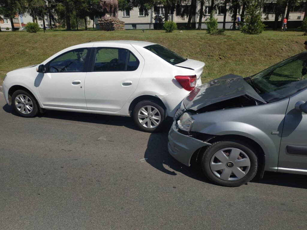 Водитель почувствовал недомогание и потерял управление автомобилем. В Каменце произошло ДТП
