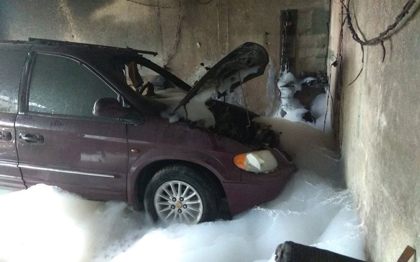 В Барановичах в гараже горел «Крайслер»