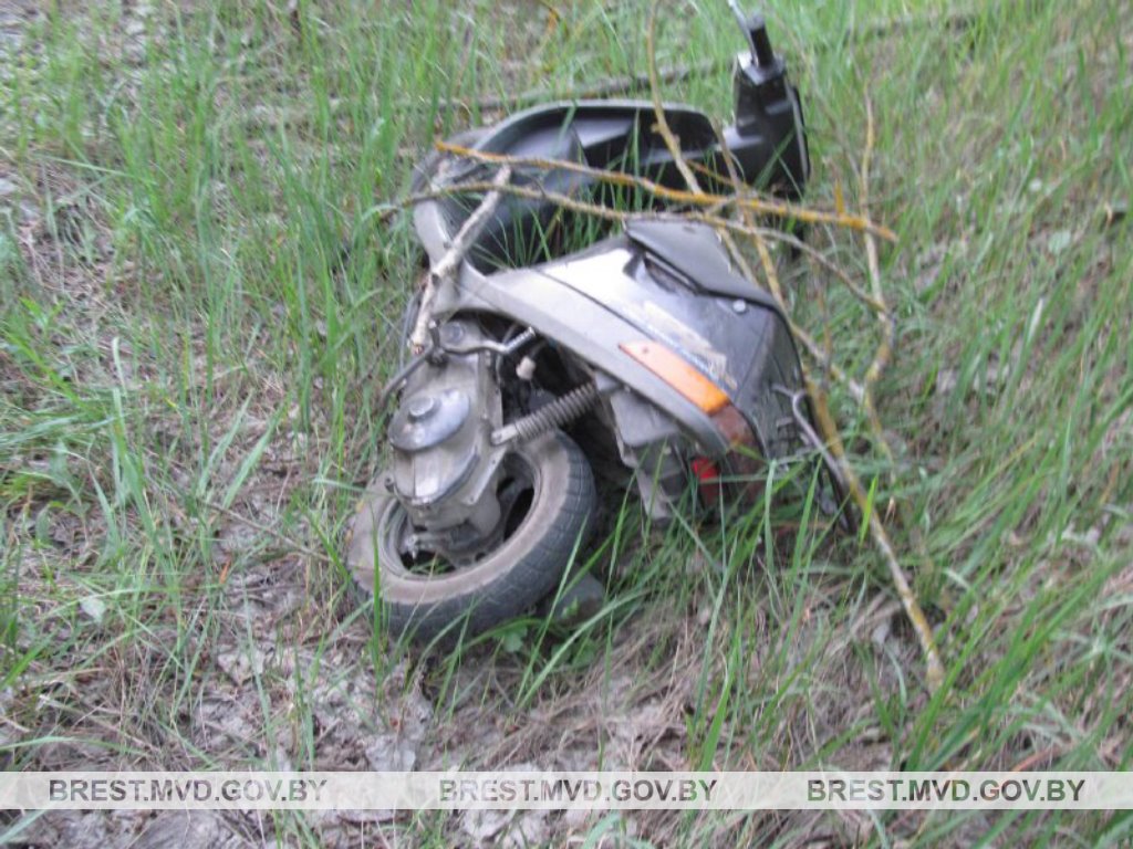 В Лунинецком районе подростки угнали и спрятали в лесу неисправный скутер