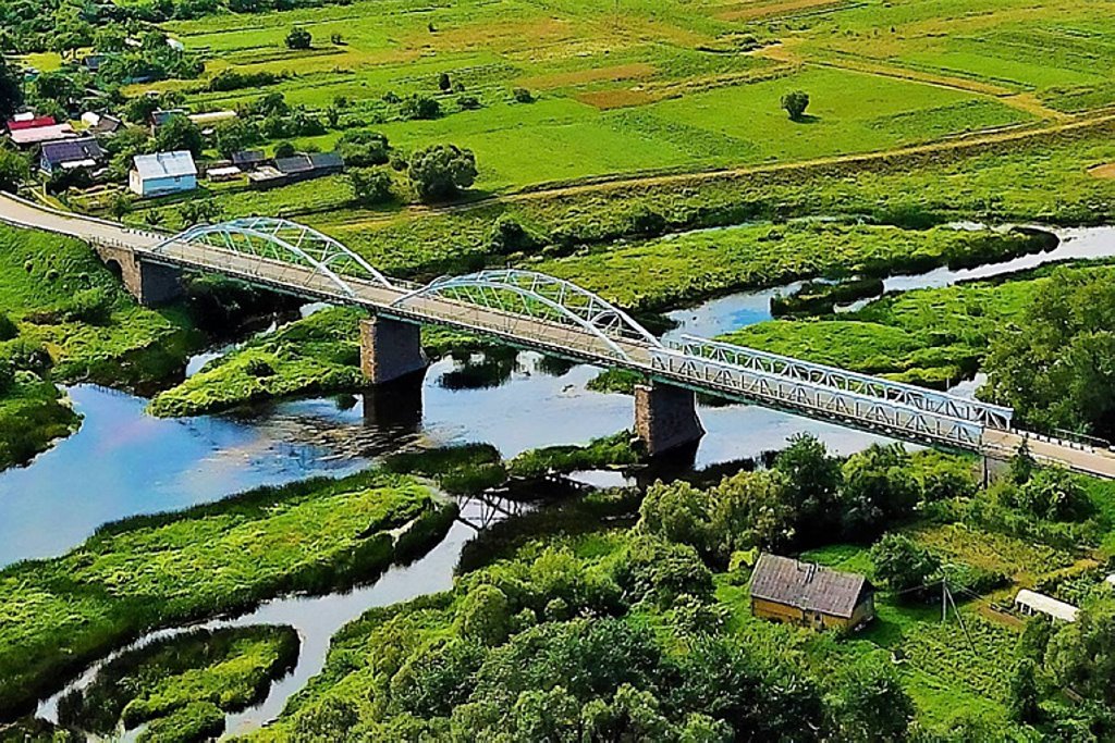 Посмотрите на столетний мост в Беларуси, по которому страшно ходить