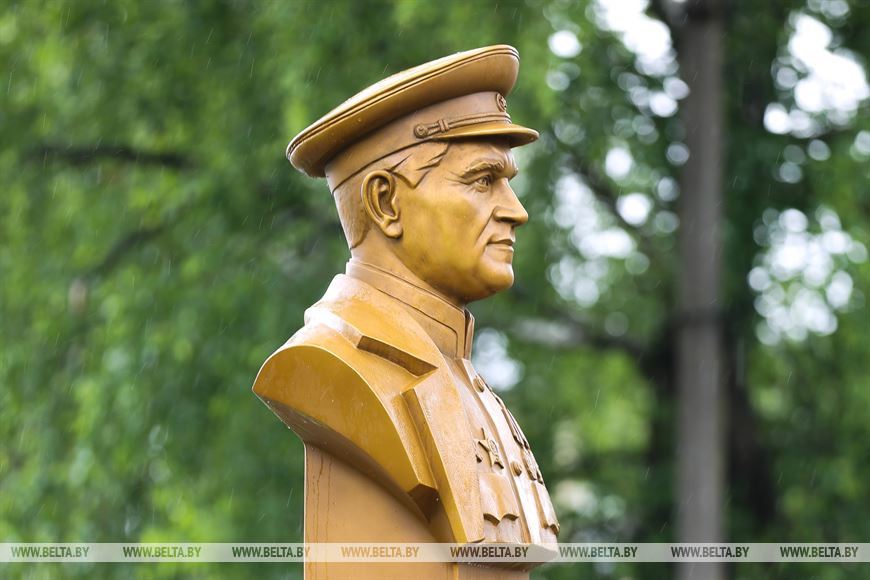 В Пинском районе открыли памятник легендарному партизанскому генералу Василию Коржу