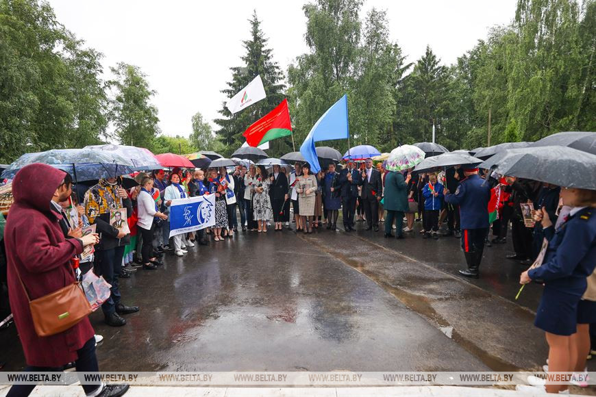 В Пинском районе открыли памятник легендарному партизанскому генералу Василию Коржу