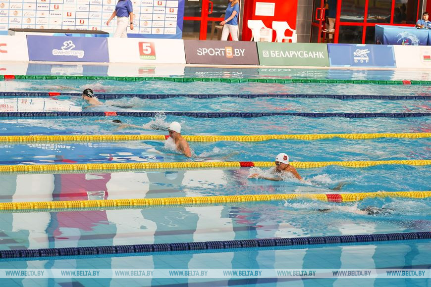 Более 300 пловцов из Беларуси и России соревнуются в Бресте