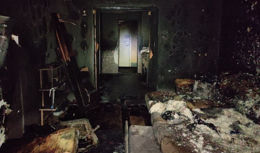 В Бресте 4-летняя девочка играла со спичками и сожгла квартиру. Подробности трагедии