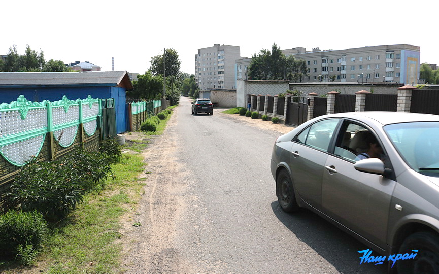 Тихий барановичский переулок превратился в оживленную трассу – жители не знают, что делать