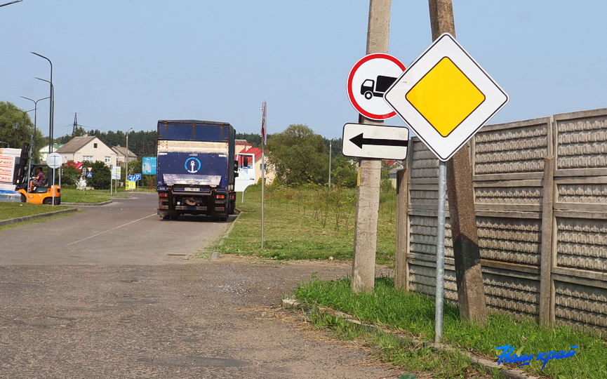 Тихий барановичский переулок превратился в оживленную трассу – жители не знают, что делать