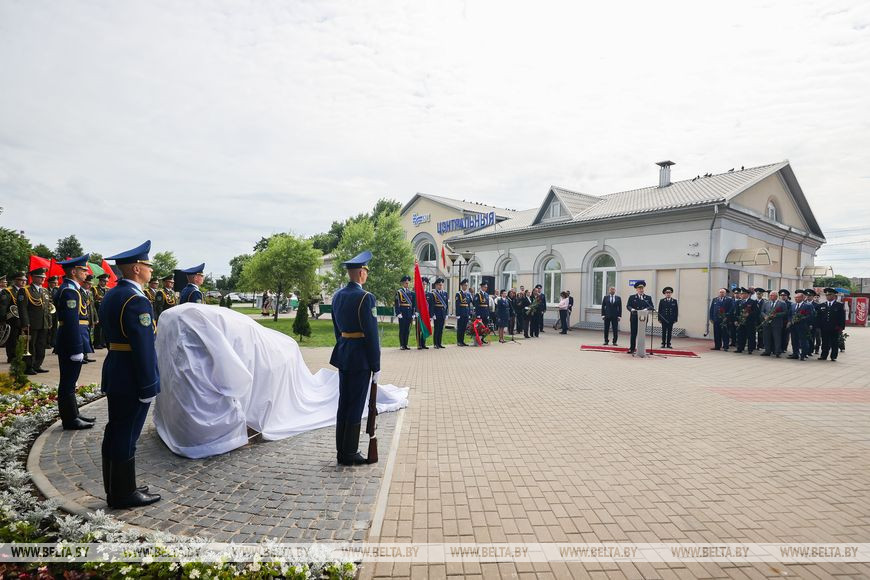 Памятный знак жертвам геноцида открыли на станции Барановичи-Центральные