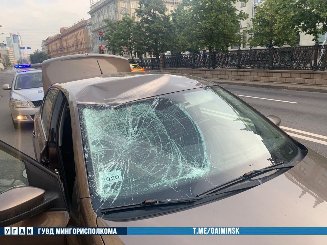 Велосипедист выехал на дорогу и попал под колеса