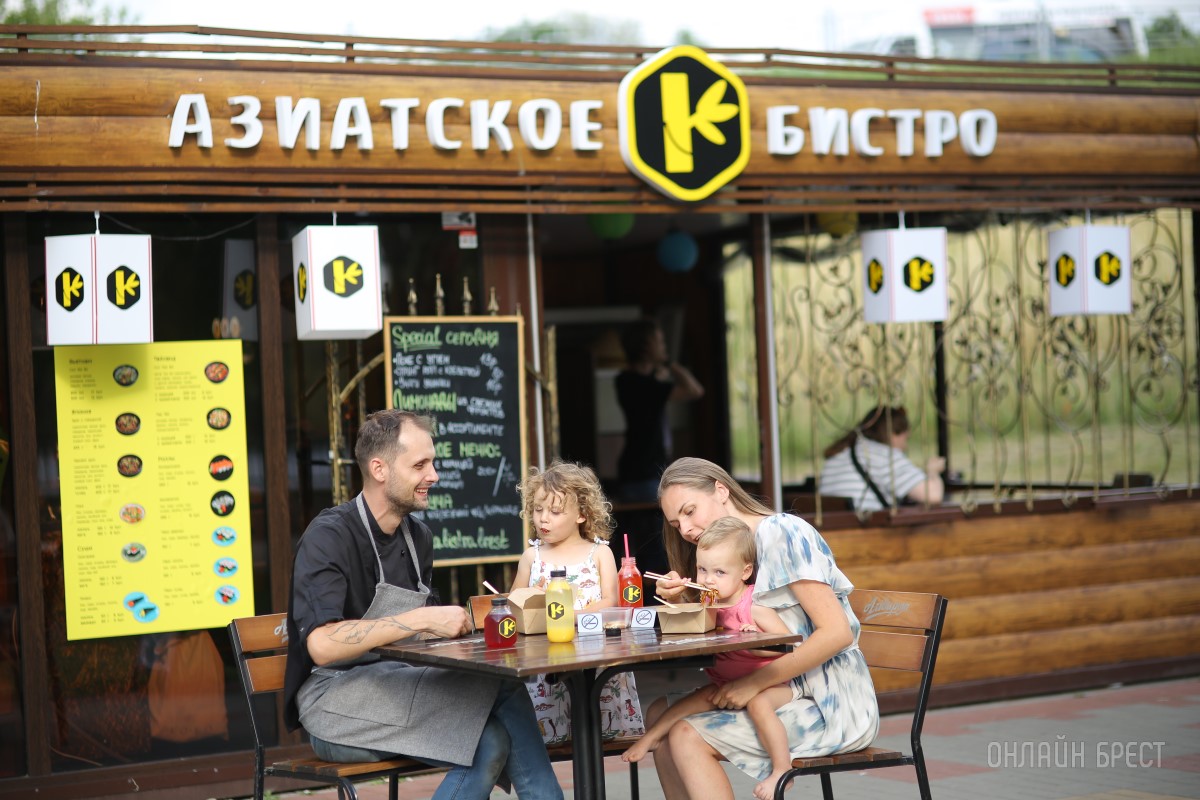 Это же новое «Азиатское бистро» на брестской набережной! Чудесное заведение с приятными ценами и собственной курьерской доставкой