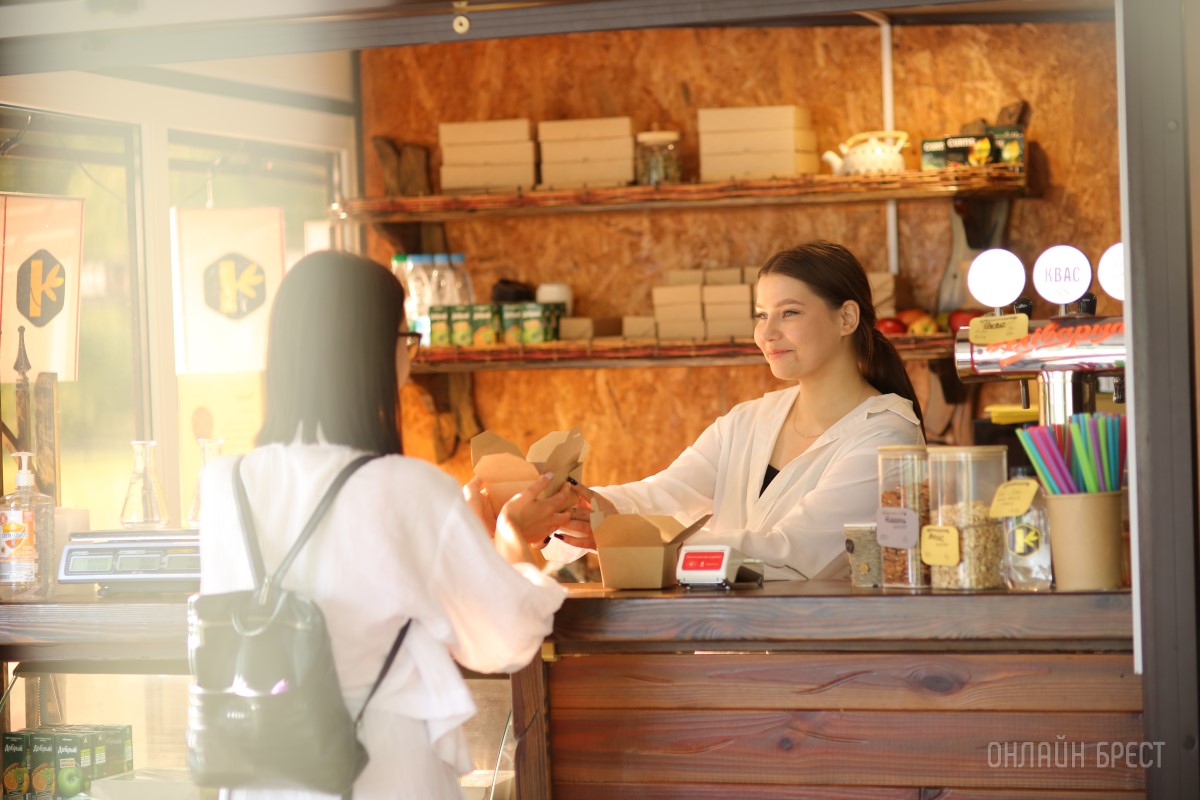 Это же новое «Азиатское бистро» на брестской набережной! Чудесное заведение с приятными ценами и собственной курьерской доставкой