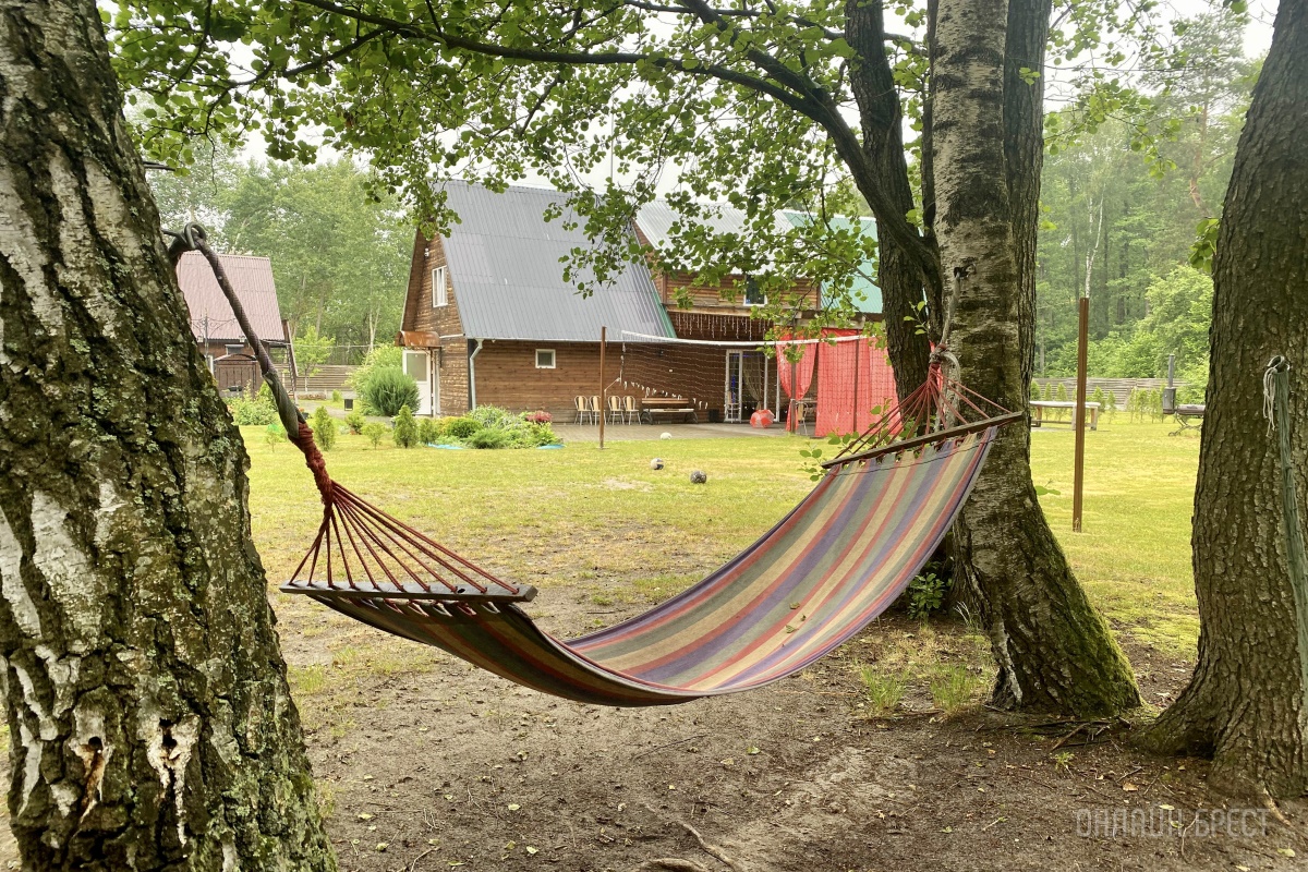 Уютный уикенд под Брестом, в агроусадьбе «Тихий край», – это то, что вам нужно! Аренда номеров, трёхразовое питание, барбекю, детская площадка, банька, банкетный зал