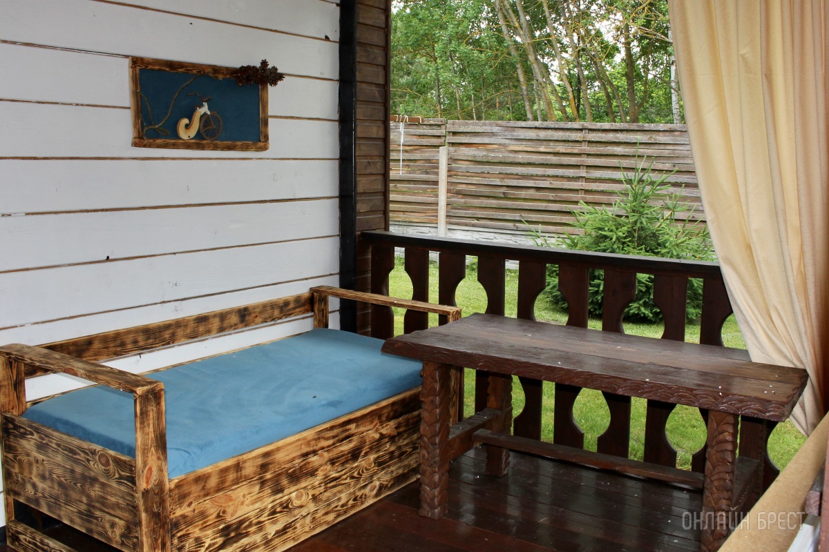 Уютный уикенд под Брестом, в агроусадьбе «Тихий край», – это то, что вам нужно! Аренда номеров, трёхразовое питание, барбекю, детская площадка, банька, банкетный зал