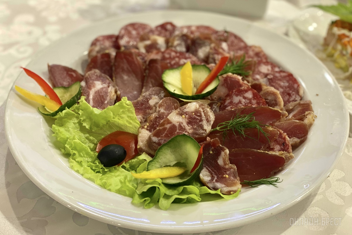 Уютный уикенд под Брестом, в агроусадьбе «Тихий край», – это то, что вам нужно! Аренда номеров, трёхразовое питание, барбекю, детская площадка, банька, банкетный зал