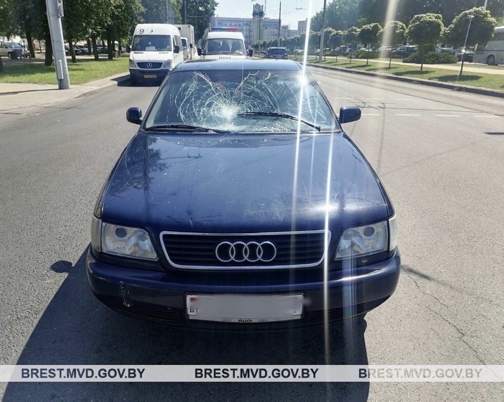 В Бресте под машину попал пенсионер