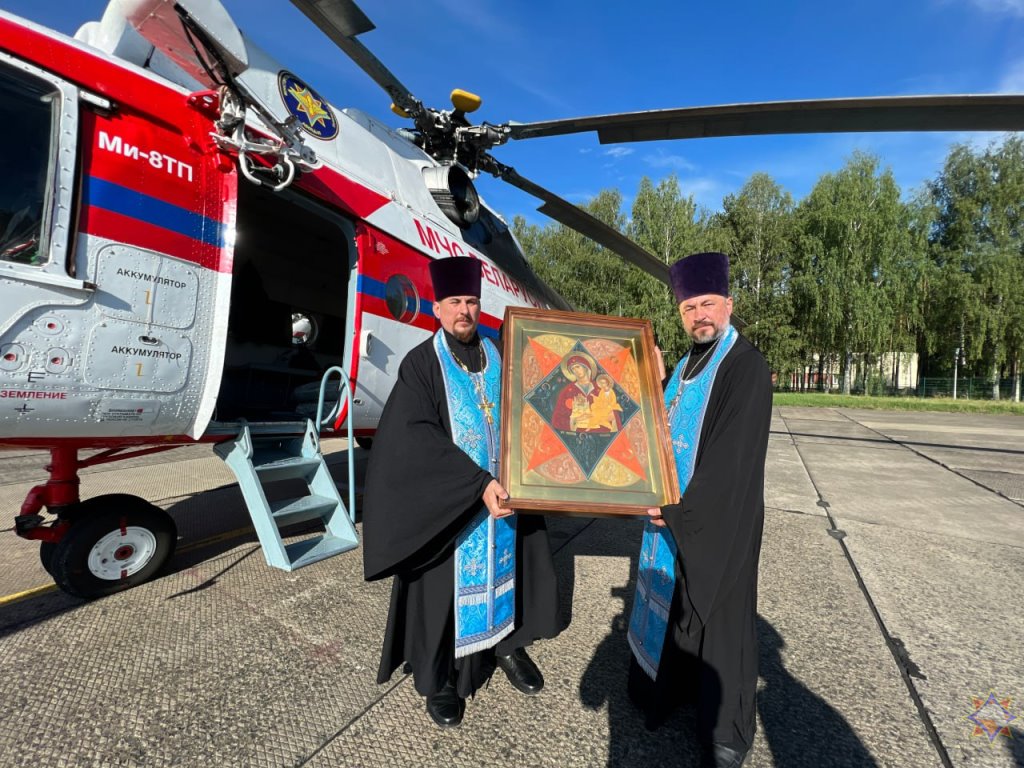 Сегодня начался воздушный Крестный ход над территорией Беларуси с Иконой Божией Матери «Неопалимая Купина»