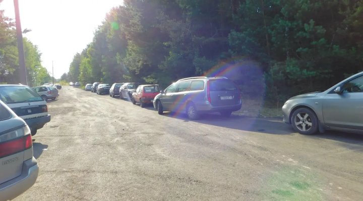 На Красном Дворе оборудована автомобильная парковка