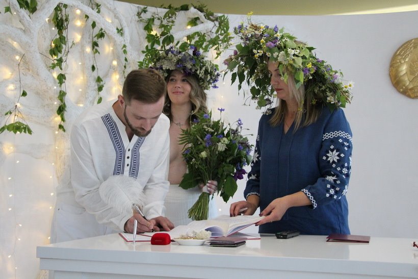 Пара из Минска устроила свадьбу «в стиле Купалья»