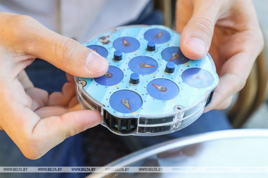 Ловкость, логика, азарт. Брестчанин знает более 100 формул для скоростной сборки кубика Рубика